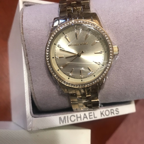 Micheal Kors  NEW gold watch with no tags - Picture 3 of 15